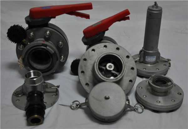 軟體水囊中的快速接頭和閥門